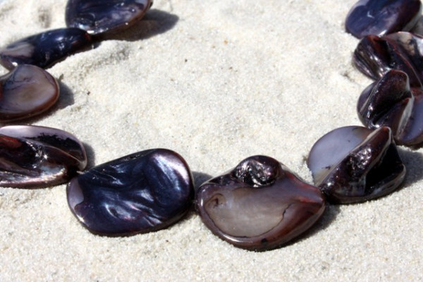 Muschelperlen - Nuggets- groß, Strang, Grau