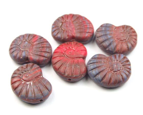 Glasperlen, böhmisch, Schnecken in Steinoptik, Rot, 17x13mm