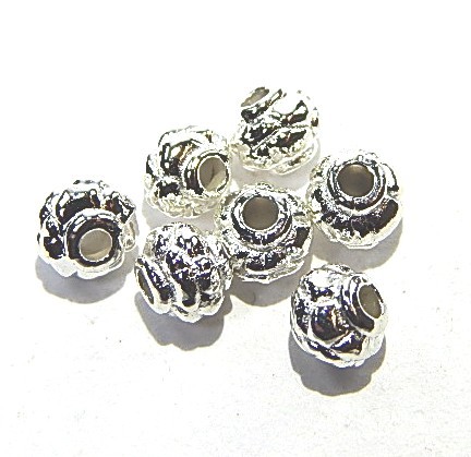 Metallperlen mit Verzierung, Silberfarben, 5mm