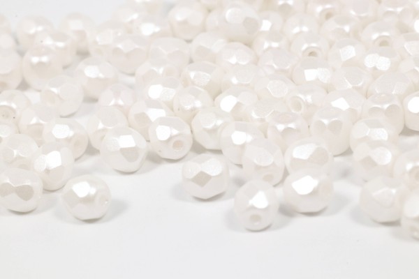 Schliffperlen, böhmisch, Alabaster Pastel White, 4mm, 50 Stück