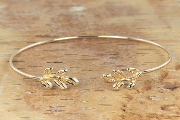Armreif mit Blättern, Goldfarben