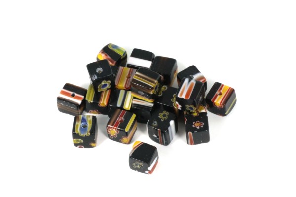 Millefiori, Würfel, Schwarz mit buntem Muster, ca. 6mm