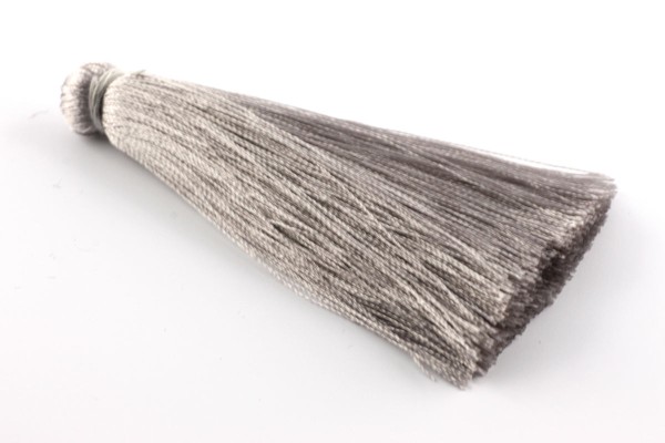 Seidenquaste XL Hellgrau, 7 cm – weich & voluminös