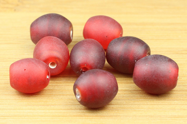 Glasperlen, Oliven, Rubinrot matt, 11x9mm