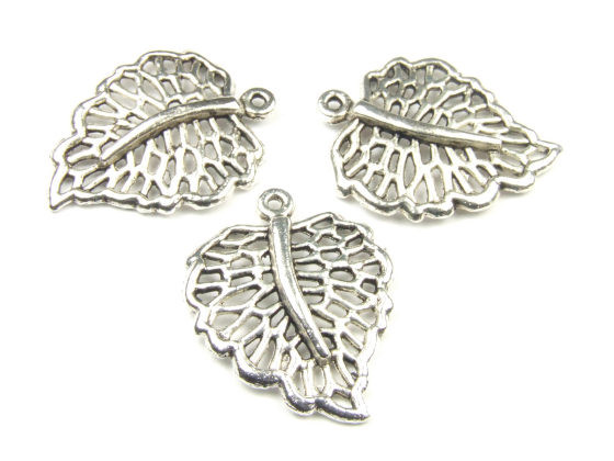 Anhänger, filigranes Blatt, versilbert, 25x20mm