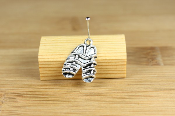 Anhänger, Gladiator Schuhe, Antik Silberfarben, 20x15mm