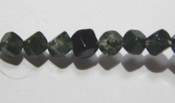 Moosachat, Würfel, diagonal gebohrt, 4x4mm