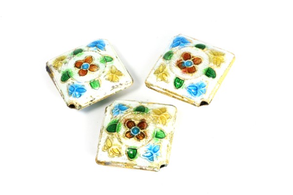 Cloisonneperlen, Quadrat, Weiß mit Muster, diagonal gebohrt, 15x15x6mm