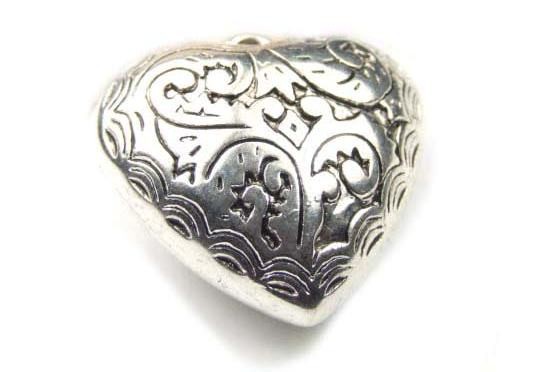 Anhänger aus Acryl, Herz, verziert, 31x32mm