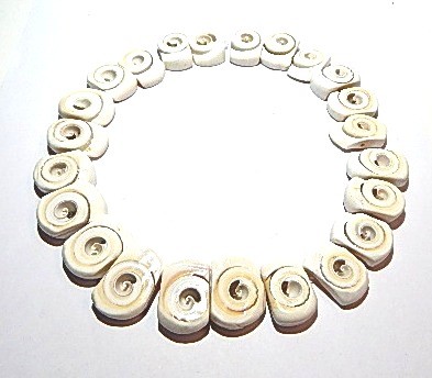 Muschelperlen, Schneckenmuschel, Bohrung oberes Drittel, ca. 22-25mm