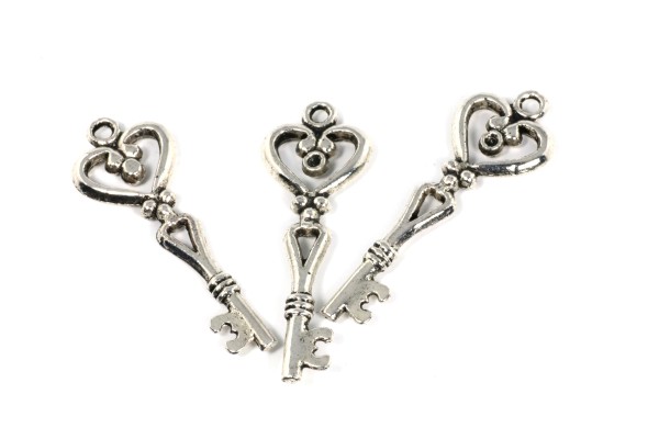Anhänger, Schlüssel mit Herzchen, Antik Silberfarben, 42x15mm